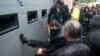 Пророссийские активисты штурмуют отделении милиции в Одессе