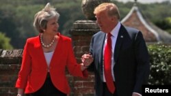 Britanska premijerka Theresa May i američki predsjednik Donald Trump prilikom njegove posjete u julu prošle godine.