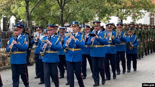 Orkestra e Gardës së Serbisë gjatë varrimit të Pavkoviqit.
