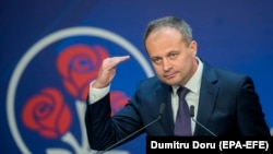 Andrian Candu, fostul președinte al Parlamentului și vice-președinte al Partidului Democrat, într-o conferință de presă la sediul PD, în timpul crizei din iunie 2019, soldată cu înlăturarea PD de la putere și fuga din țară a liderului democraților, Vlad Plahotniuc. 