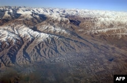 Душанбе маңындағы таулар. (Көрнекі сурет)