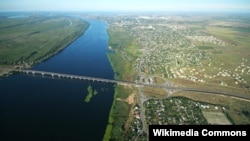 Вид на Антоновский мост в Херсон через реку Днепр (архивное фото)