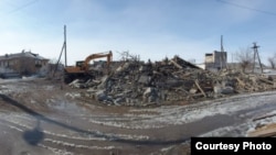 Снос домов в Карагандинской области в районе месторождения меди. Разрушенные дома в поселке Жезказган.

