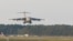 Винищувач C-17 Globemaster, на борту якого, як вважається, перебуває директор ЦРУ США Джон Реткліфф, приземляється поблизу Риги, Латвія, 25 серпня 2026 року