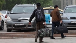 «Вещи берем, идем на посадку». Сотню таджикистанцев депортировали из Москвы