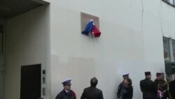 Во Франции открыли мемориальные доски с именами жертв нападения на редакцию «Charlie Hebdo» (видео)