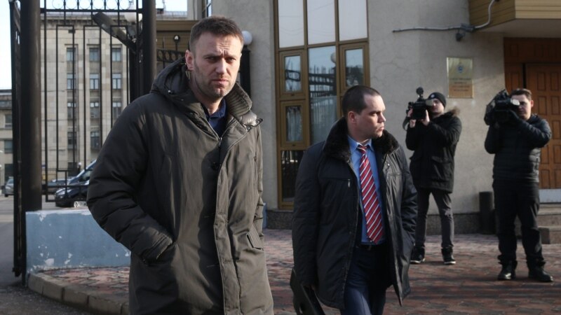Навальныйның өч адвокатын тоткарлаганнар