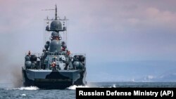 Наразі кораблі Чорноморського флоту в акваторіях Чорного та Азовського морів продовжують вести розвідку і надавати вогневу підтримку військам РФ