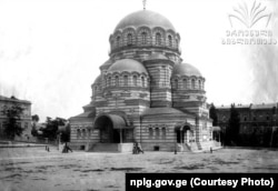 ალ. ნეველის სამხედრო ტაძარი, "სობორო"