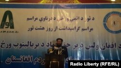 قطب الدین هلال با آنکه نقش پاکستان را در پروسه صلح کشور مهم میخواند اما می گوید که افغانها باید خود‌شان را حل را در یابند.