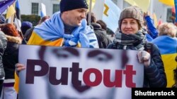 Акція протесту проти Росії і президента Володимира Путіна перед Білим домом у Вашингтоні, березень 2014 року