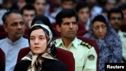 The scene of a trial of political prisoners in Iran, in 2009.