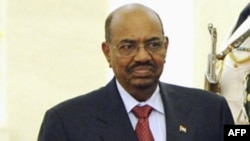ОАР-да қамауда отырған Судан президенті Омар әл-Башир.