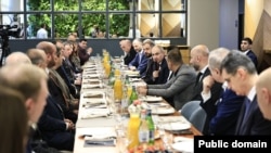 Armenia - Prime Minister Nikol Pashinian meets Armenian business leaders, Yerevan, April 13, 2026.