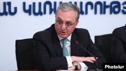 Armenia -- Foreign Minister Zohrab Mnatsakanian speaks at a press conference, Yerevan, April 21, 2020.