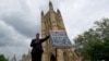 Crucial U.K. Gov't Talks Continue
