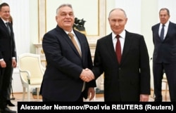 На передньому плані прем’єр-міністр Угорщини Віктор Орбан (ліворуч) і очільник Росії Володимир Путін. Москва, Росія, 28 листопада 2025 року