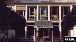 În 1976, Radio Europa Liberă și Radio Liberty au fuzionat într-o singură corporație cu sediul în această clădire din München