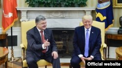 Президенти України і США Петро Порошенко (л) і Дональд Трамп під час зустрічі у Білому домі, Вашингтон, 20 червня 2017 року