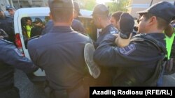 Задержание манифестантов в центре Баку, 19 октября 2019 г.