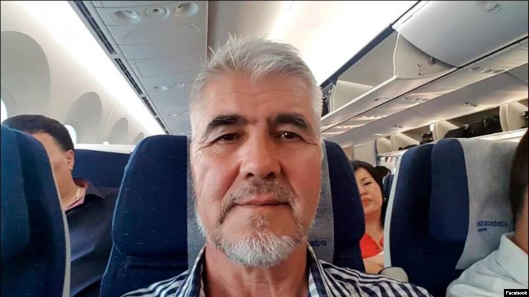 Муҳаммад Бекжон учоқда АҚШга учмоқда.