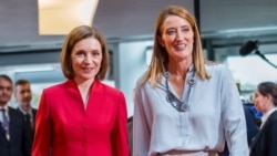 Maia Sandu intrând la Parlamentul European în compania președintei lui, Roberta Metsola, Strasbourg, 9 septembrie 2025. 