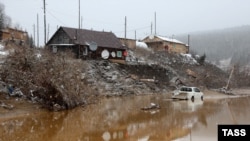 Ռուսաստան - Սեյբա գետի ջրամբարտակի փլուզումն ավերել է Շետինկինո գյուղը, Կրասնոյարսկի մարզ, 19-ը հոկտեմբերի, 2019թ.