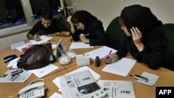 Iran -- Media "Ruzgar" editorial staff with its first issue, 16Oct2006