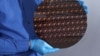ویفر سیلیکونی حاوی تراشه‌های ساخته‌شده با فناوری ترانزیستور دو نانومتری