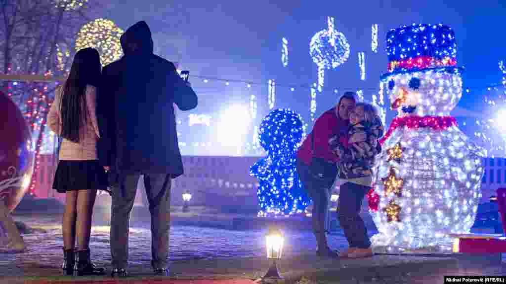 مردم در سارایوو آماده برگزاری جشن سال نو می&zwnj;شوند.