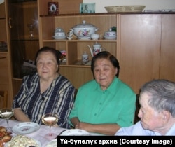 Үй-бүлөлүк альбомдон.