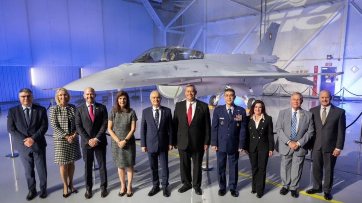 България получи първия самолет F-16 Block 70 в производствената база