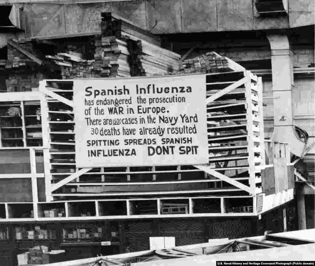 На плакаті написано, зокрема, що не можна плювати на землю, бо це поширює хворобу. Напис вивісили в жовтні 1918 року на вході в уже згаданий Завод морської авіації &ndash; серед працівників якого багато вже захворіли і 30 на той час померли. З усіх міст США Філадельфія потерпіла від &laquo;іспанки&raquo; найбільше.