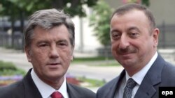 Архівна фотографія. Віктор Ющенко та Ільхам Алієв, 23 травня 2008 рік. 