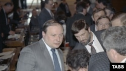 Егор Гайдар, VI съезд народных депутатов России