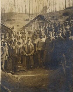 Prizonieri Centrali în lagărul Băcești, martie 1918