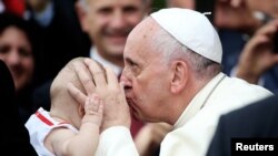 Papa Françesku, në mesin e tre të preferuarve për Çmimin Nobel për Paqe