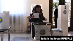 O secţie de votare din Chişinău