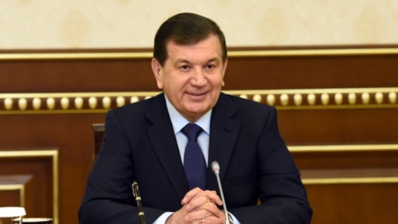Мирзияев прибыл с первым зарубежным визитом в Туркменистан