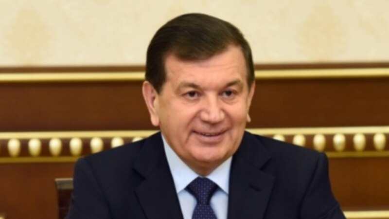 Шавкат Мирзияев прибыл с первым зарубежным визитом в Туркменистан 