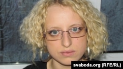 Юлія Сцяпанова з обрізаним волоссям після нападу, фото 14 січня 2013 року