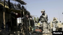 Место одного из взрывов, совершенного смертником в Афганистане