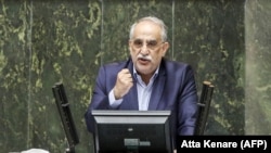 Masoud Karbasian, Iranian Economy Minister, speaks in parliament in the capital Tehran, August 26, 2018