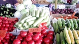 Овощи на рынке в Феодосии, июль 2019 года