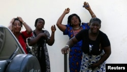 На снимке: нигерийские женщины выражают гнев одной из предыдущих акций "Боко Харам" – взрывом в больнице в Абудже