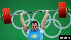 Казахстанский штангист Александр Зайчиков на Олимпиаде в Рио, 15 августа 2016 года. 