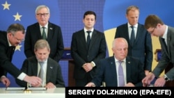 Під час підписання документів саміту Україна-ЄС. Київ, 8 липня 2019 року 