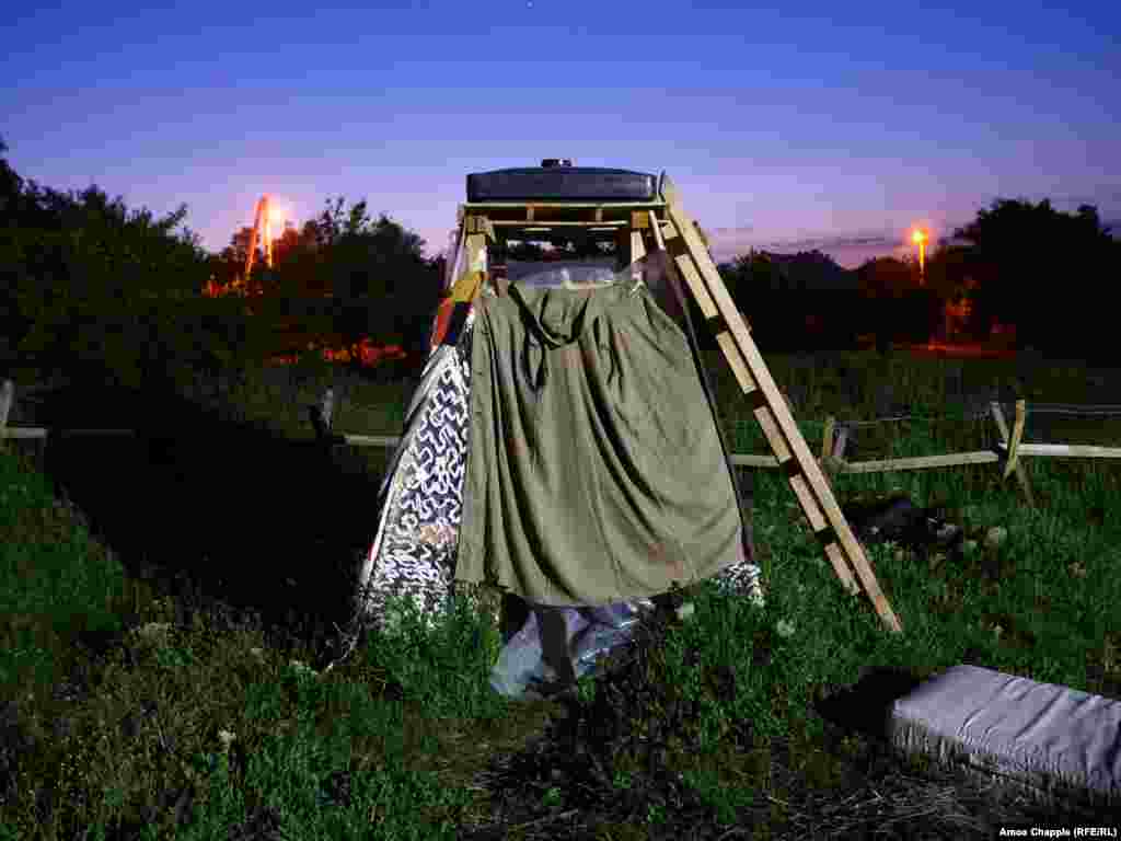 The camp&#39;s shower, supplied with water brought by a local volunteer every couple of days. The blockade resembles the scruffy, well-organized camps that sprang up around the Euromaidan protests of 2013-14, but these activists claim they have no weapons on site.