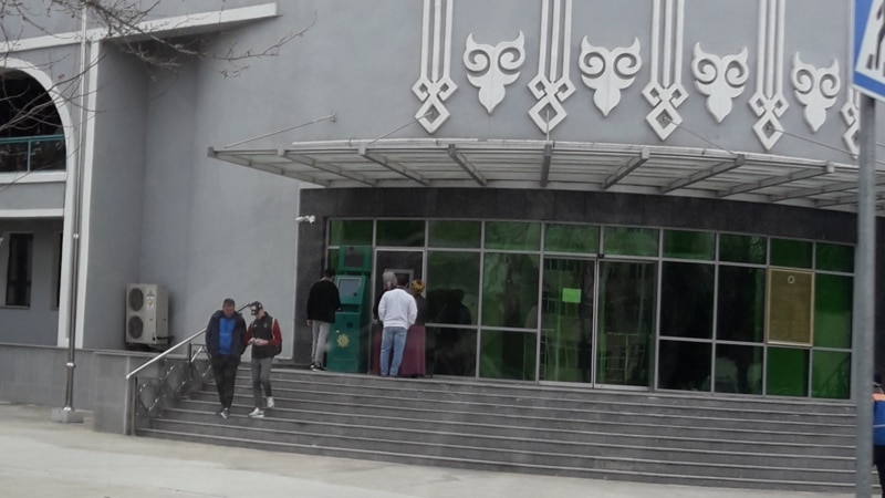 Daşary ýurtlarda okaýan türkmen studentlerine pul geçirmekde täze bökdençlik döredi