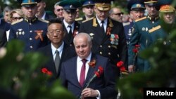 Armenia - Russian Ambassador Sergei Kopyrkin lays flowers at a World War II memorial in Yerevan, May 9, 2025.
